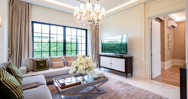 Modern 4-Bedroom Luxury Villa for Sale in Bangkok (11)