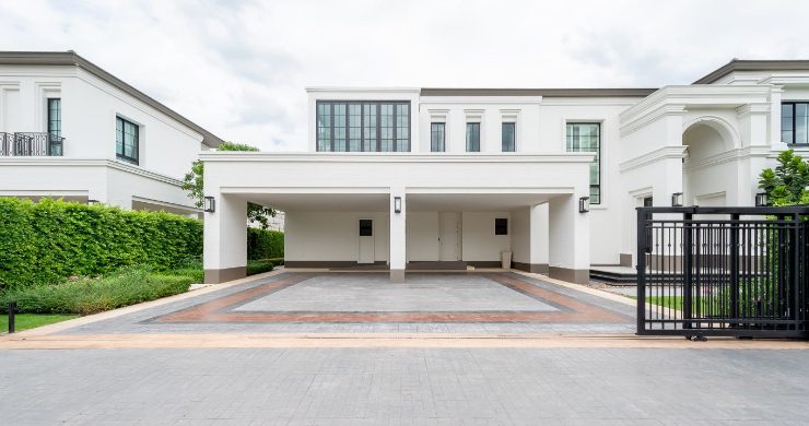 Modern 4-Bedroom Luxury Villa for Sale in Bangkok (2)