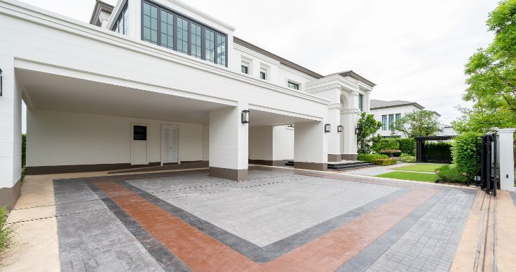 Modern 4-Bedroom Luxury Villa for Sale in Bangkok (3)